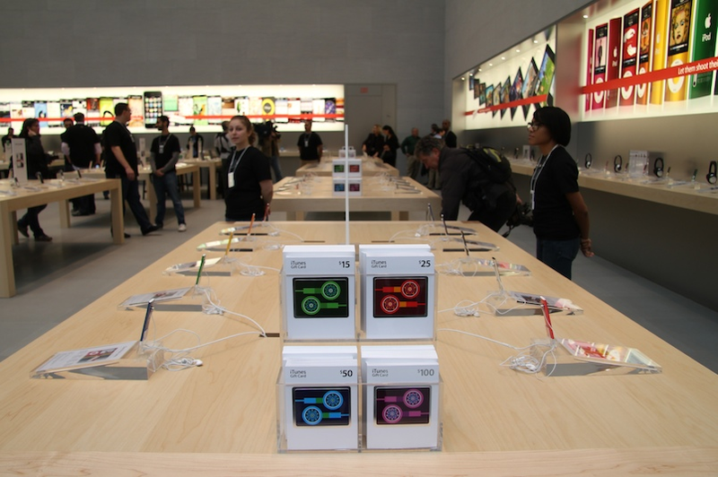 Illustration for article titled Apple Store Gallery